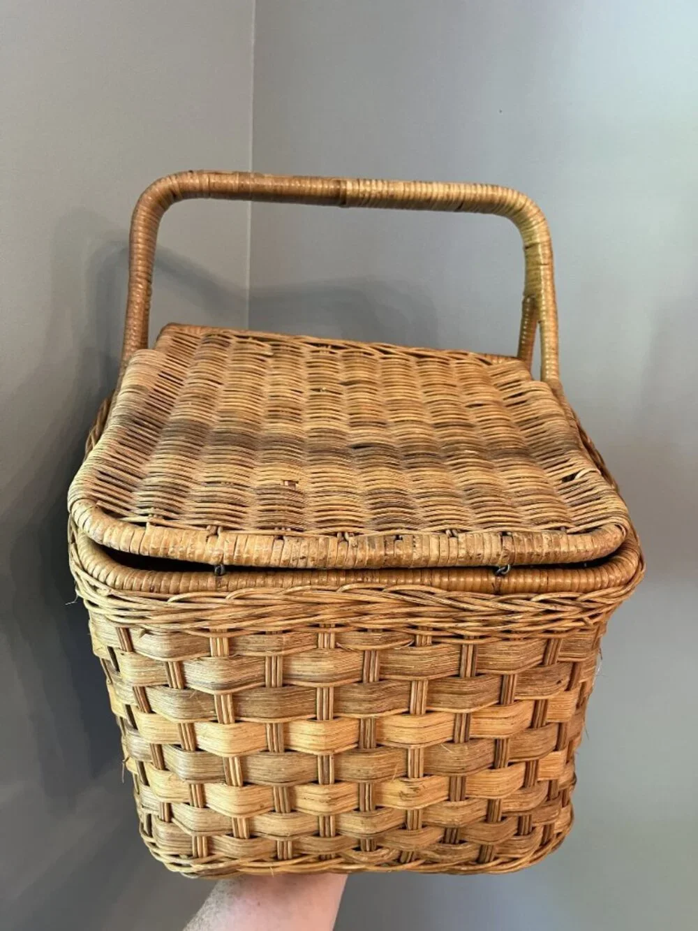 Wicker Picnic Basket Dual Hinged Lid and carrying handle Vintage